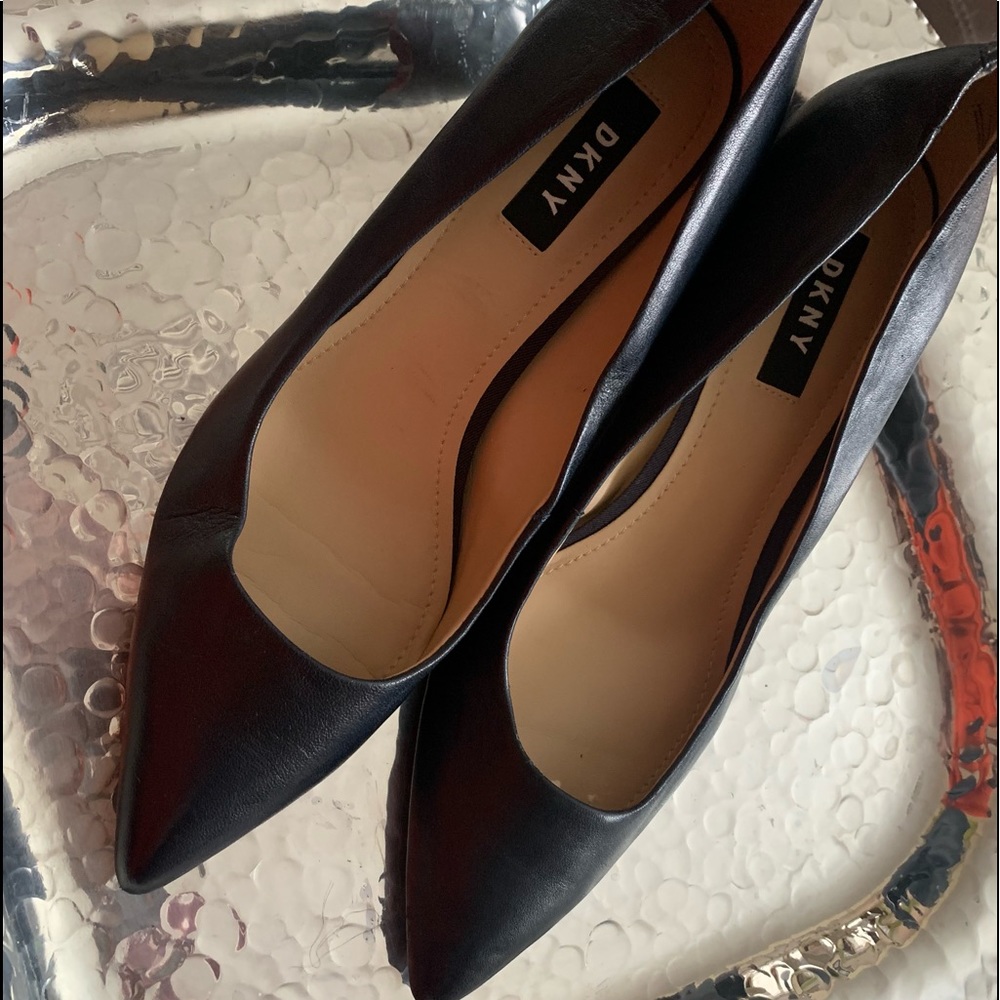 Women’s low heeled pump